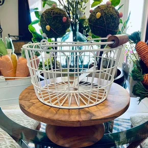 Small White Metal/Wood handle Hearth & Hand basket - Picture 7 of 11